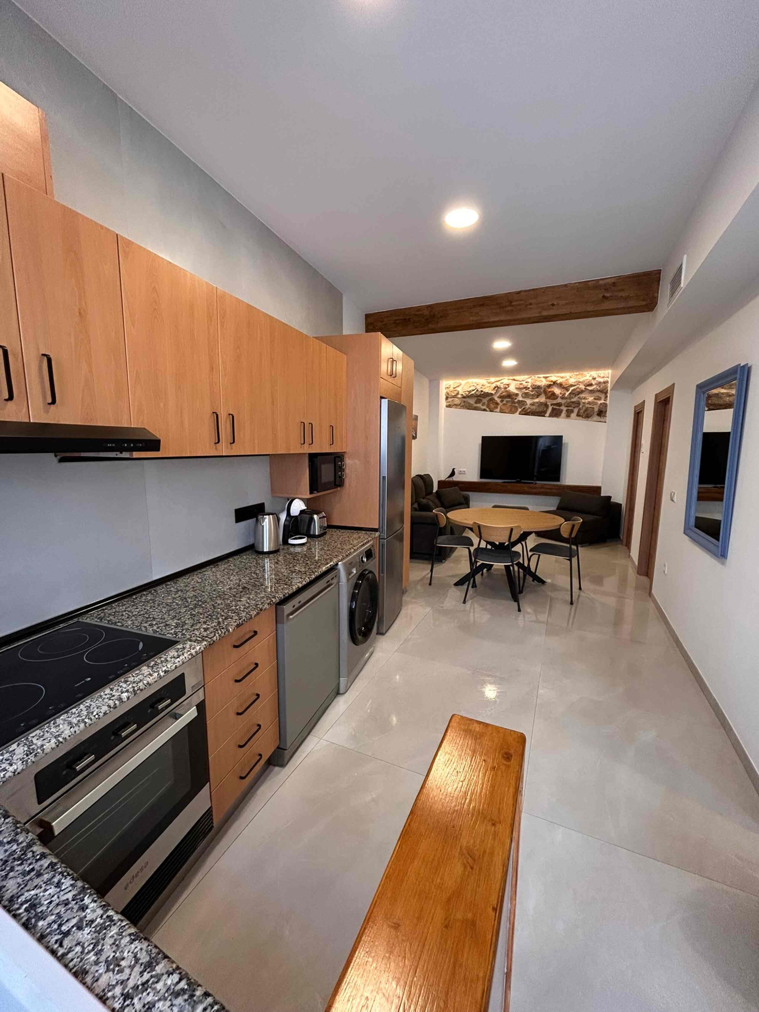 Cocina y zona de estar de alojamiento turístico